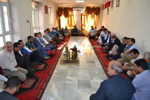 AK Parti Şanlıurfa Milletvekili ve Milletvekili Adayı Halil Özcan, seçim çalışmalarını sürdürüyor