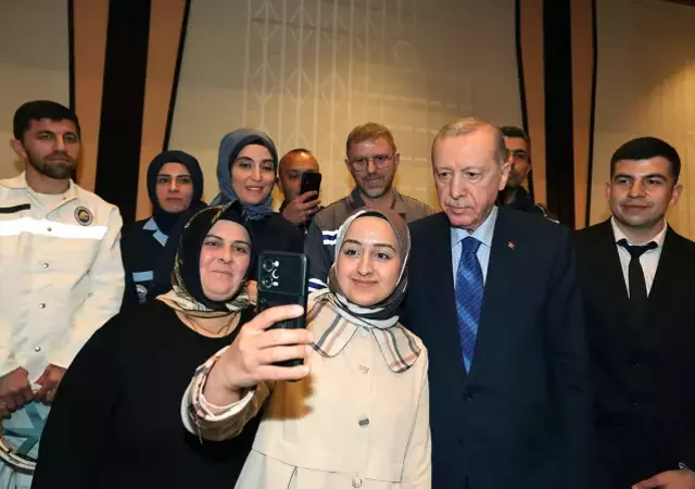 Cumhurbaskani Erdogan Dan 1 Mayis Mesaji Isci Ve 18575125 416 M