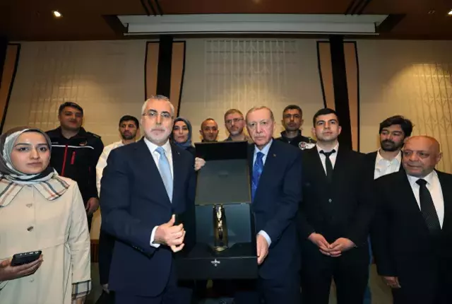 Cumhurbaskani Erdogan Dan 1 Mayis Mesaji Isci Ve 18575125 8506 M