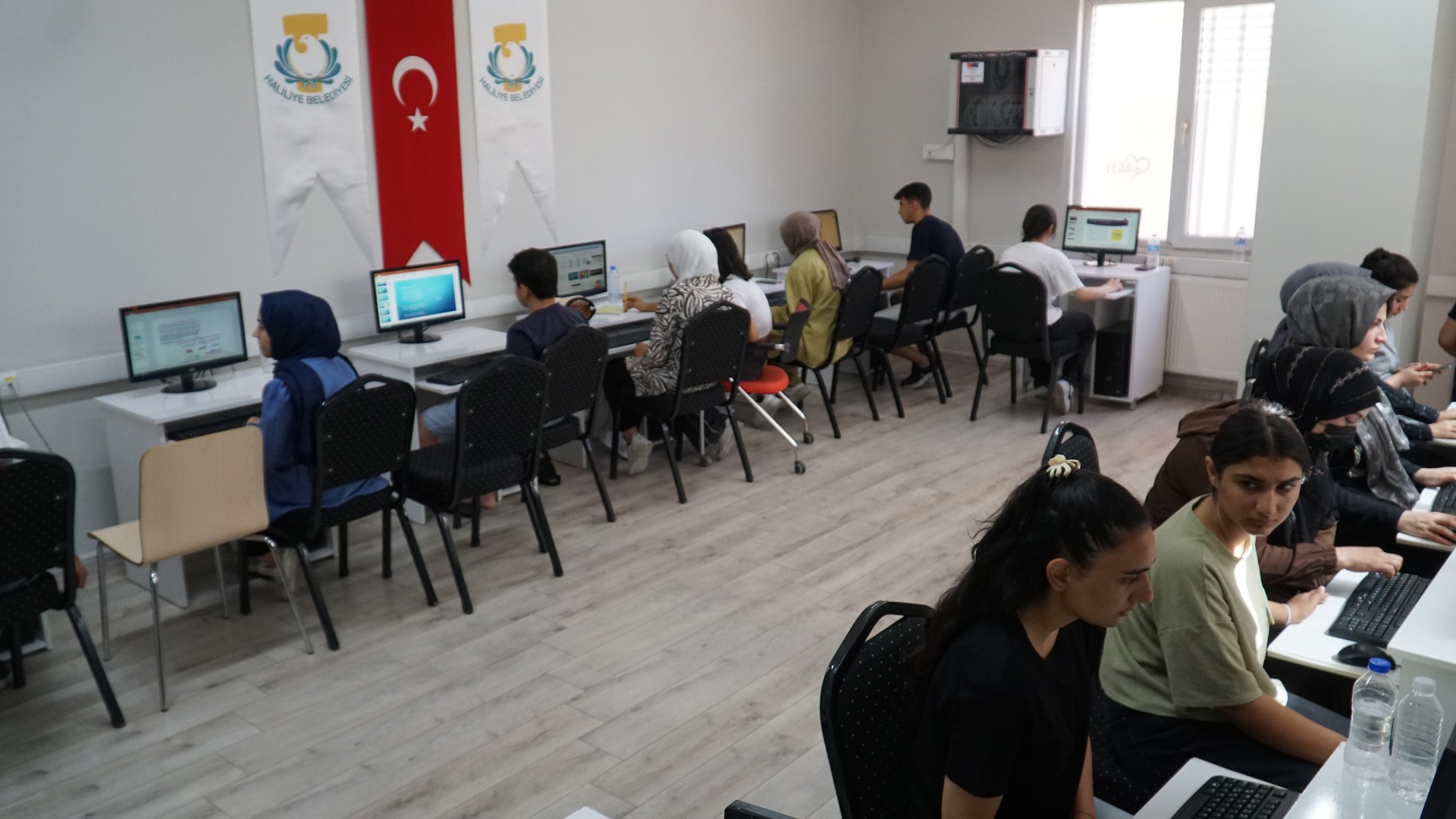 Thumbnail Hali̇li̇ye’de Hobi̇ Ve Eği̇ti̇m Kurslari Göz Dolduruyor (1)