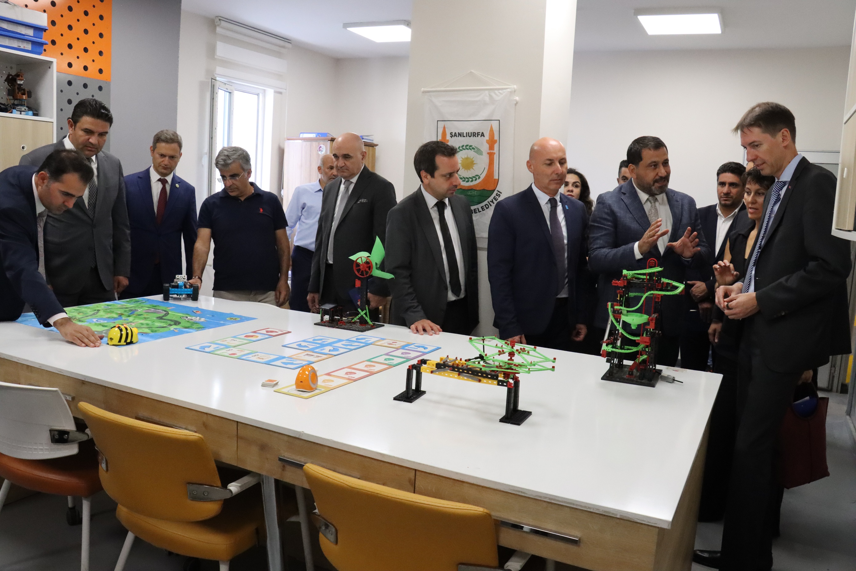 Büyükşehi̇r Beledi̇yesi̇ Di̇ji̇tal Gençli̇k Merkezi̇ (Di̇gem), Gençleri̇n Hi̇zmeti̇ne Açildi (10)