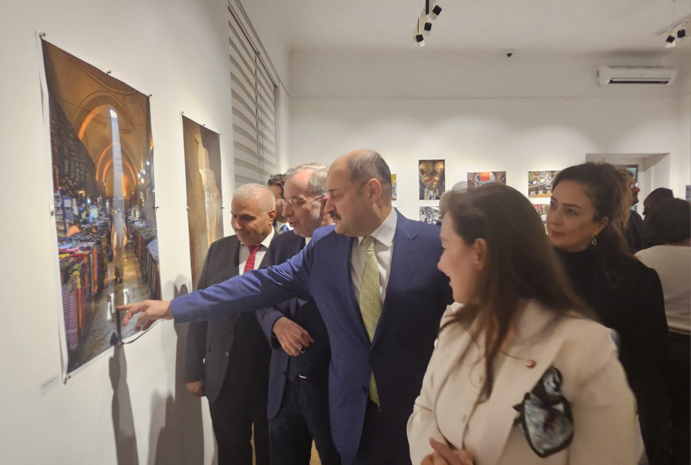 Avusturya’nin En Ünlü Fotoğraf Sanatçisi, Şanliurfa’da Çekti̇ği̇ Fotoğraflari Vi̇yana’da Sergi̇ledi̇ (11)