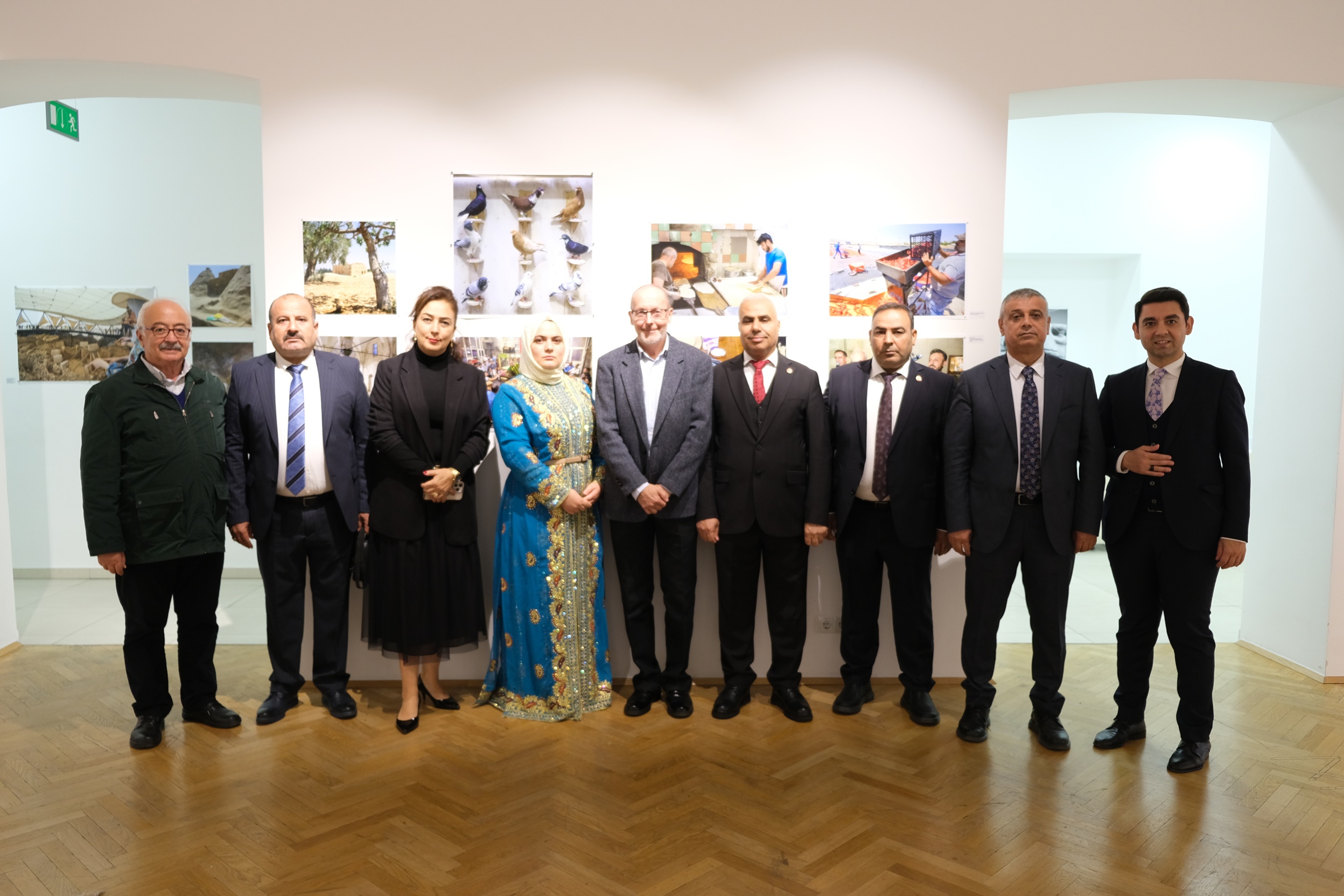 Avusturya’nin En Ünlü Fotoğraf Sanatçisi, Şanliurfa’da Çekti̇ği̇ Fotoğraflari Vi̇yana’da Sergi̇ledi̇ (3)