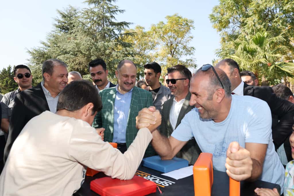 Başkan Gülpinar “Şanliurfa Gençli̇ği̇, Yeni̇ Bi̇r Di̇ri̇li̇şi̇n Adi Olacak” – Görüntülü (9)