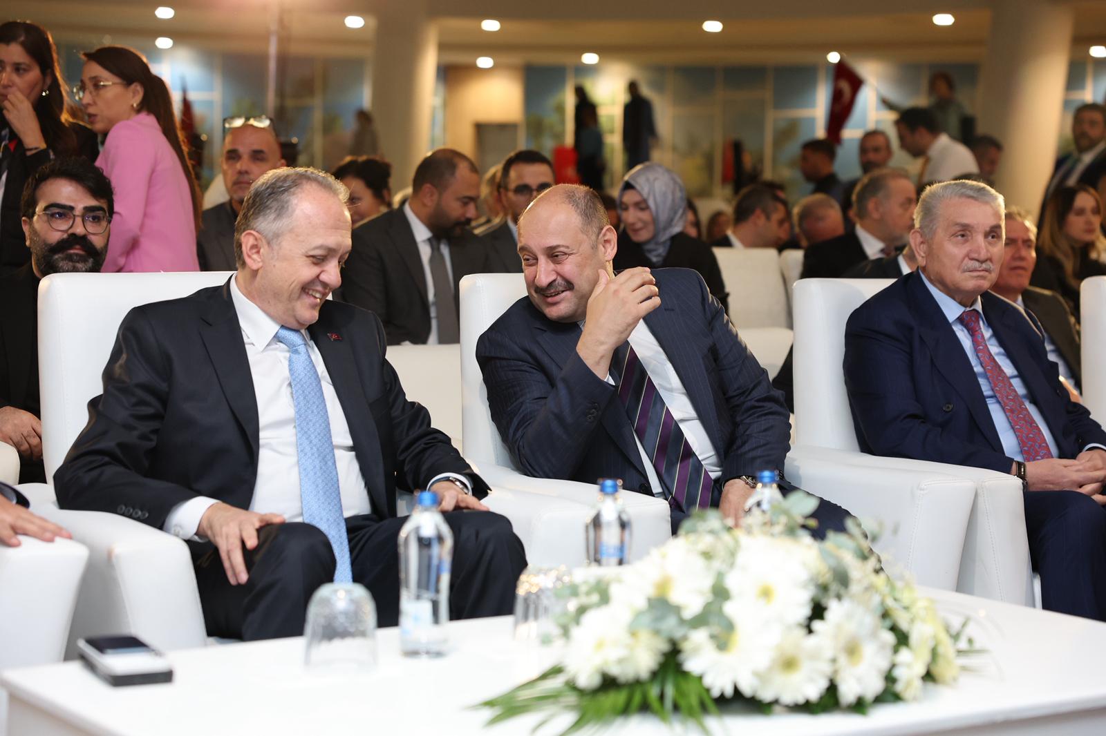 Başkan Gülpinar’a “Yilin En Şeffaf Beledi̇ye Başkani” Ödülü (12)