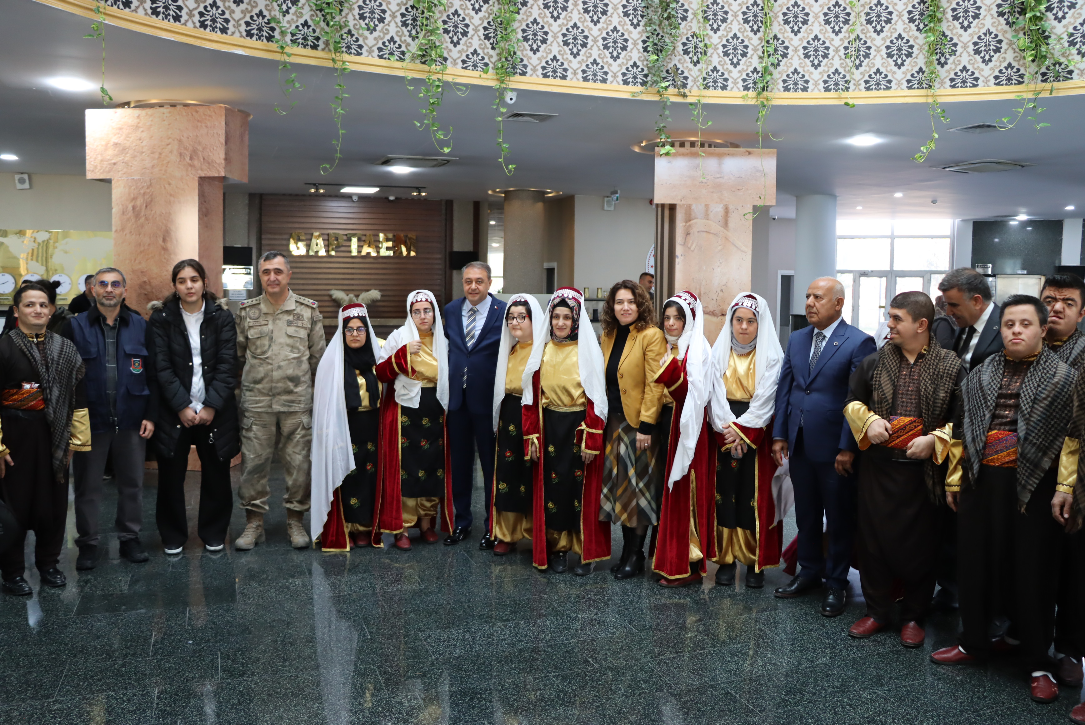 Şanliurfa’da Engelli̇ler Günü Coşkuyla Kutlandi (3)