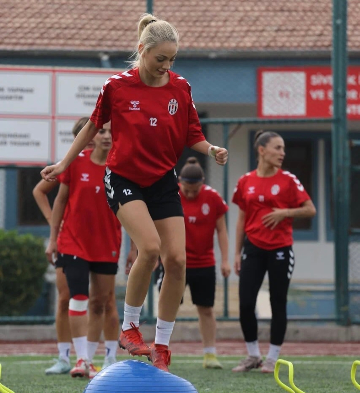 Screenshot 2025 12 02 17 59 03 147 Com.instagram.android Edit