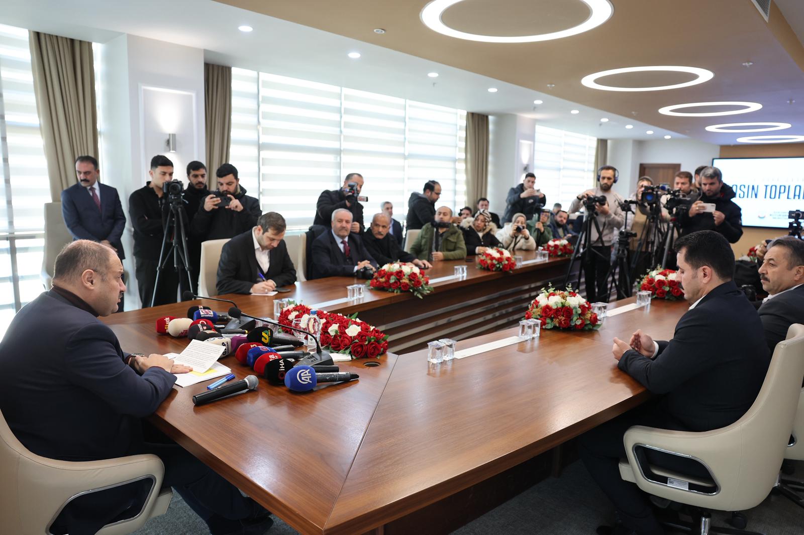 Başkan Gülpinar, Karla Mücadele Çalişmalarini Değerlendi̇rdi̇ (4)