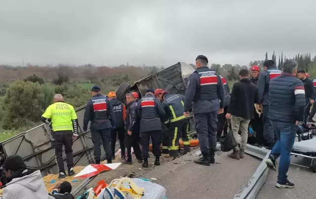 Antalya Da Yolcu Otobusu Sarampole Yuvarlandi 19524648 3686 M