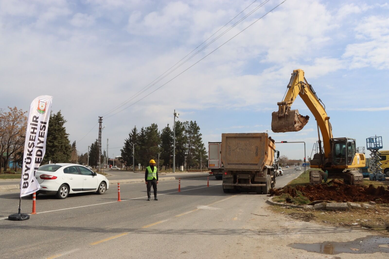 Başkan Gülpinar’dan Ulaşimda Devri̇m Evren Sanayi̇ Si̇tesi̇nde İki̇ Adet Katli Köprülü Kavşak İnşaati Başladi (6)