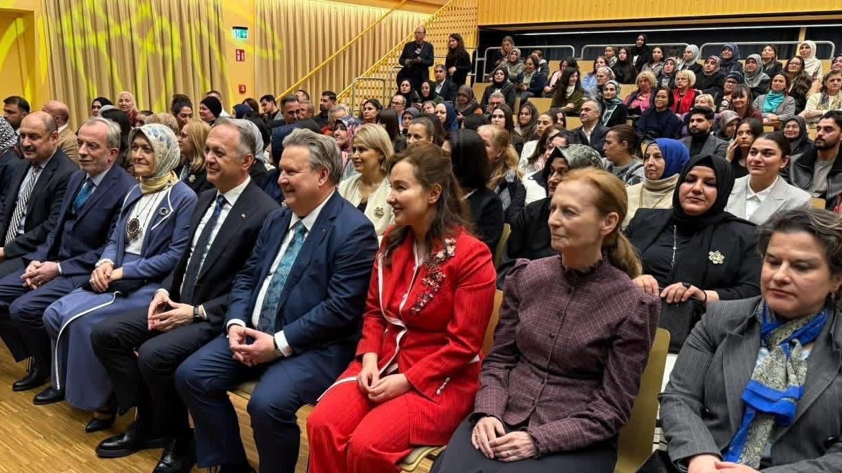 Başkan Gülpinar, Vi̇yana’da Göbekli̇tepe İlhamli Sergi̇ni̇n Açilişina Katildi (1)