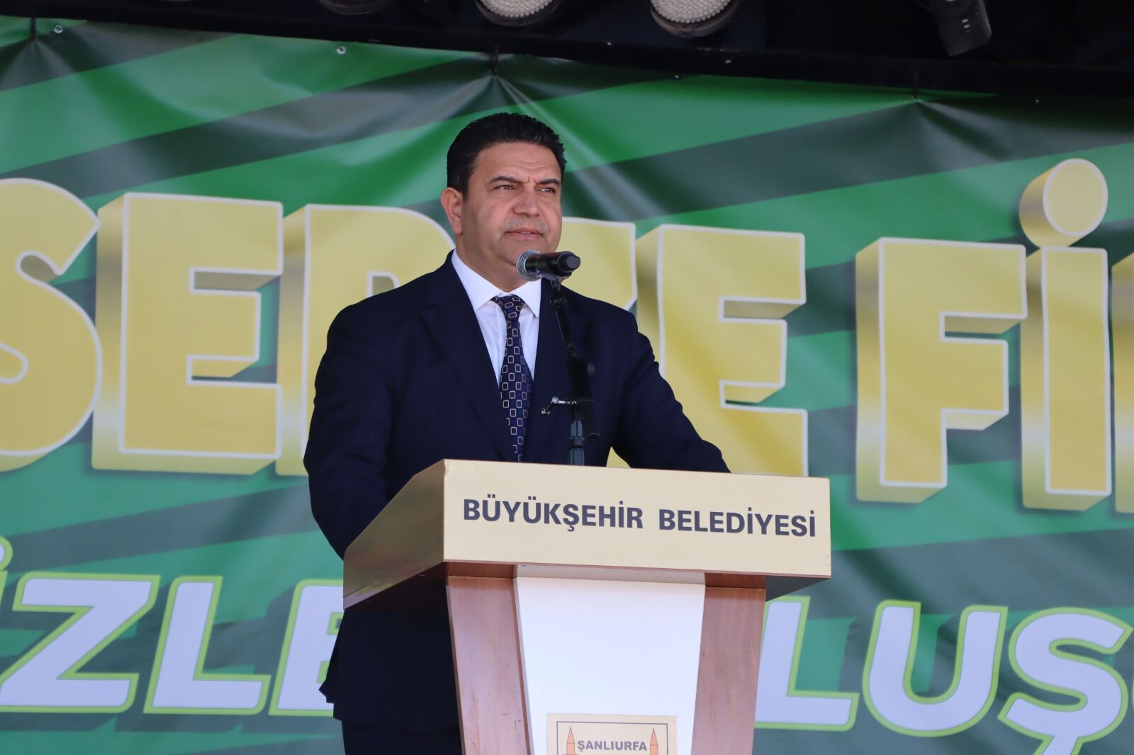 Büyükşehi̇r, 1 Mi̇lyon Fi̇de Dağitarak Üreti̇ci̇yi̇ Destekledi̇ (9)