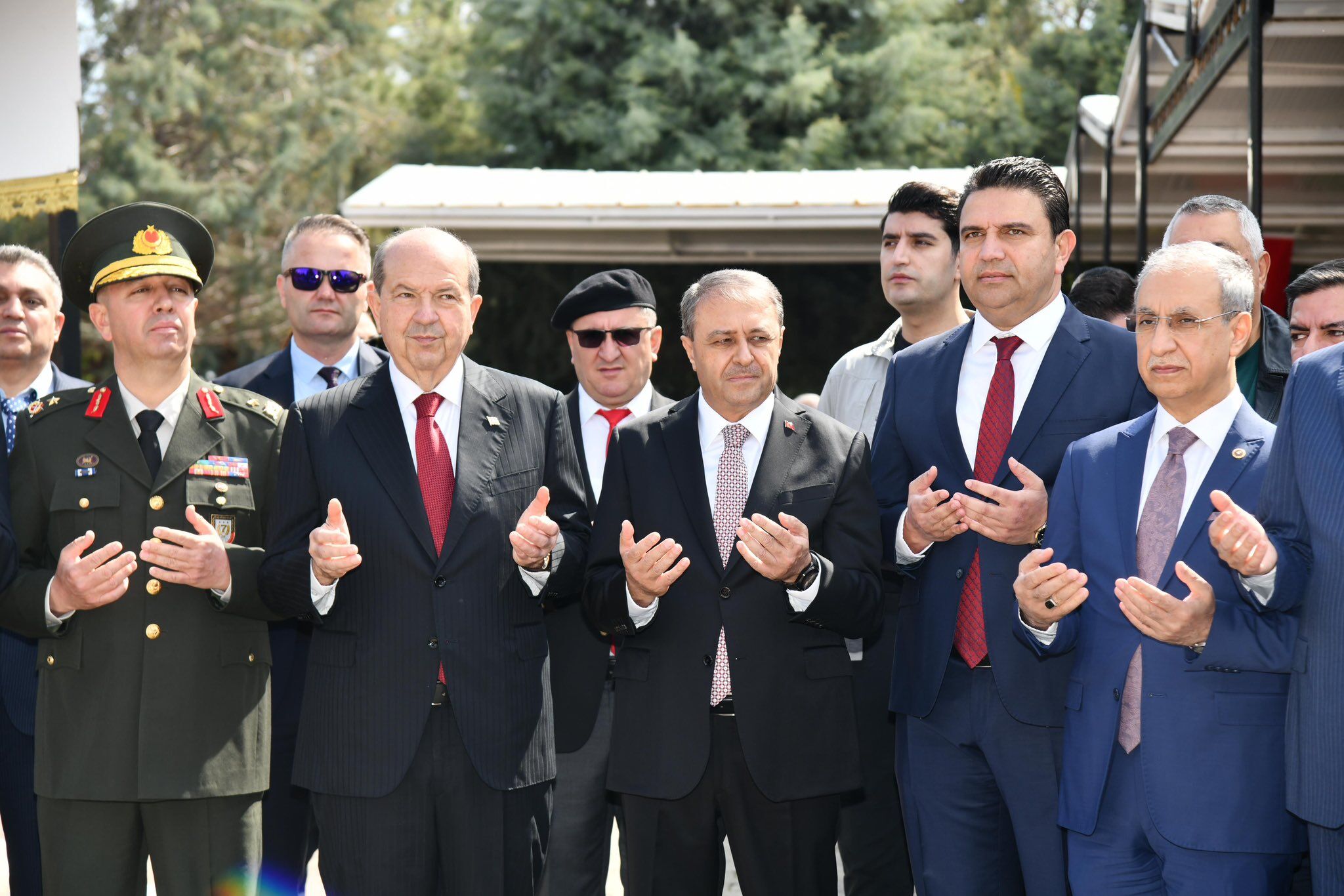 H Fn Mdjq X Q A A1 O5R