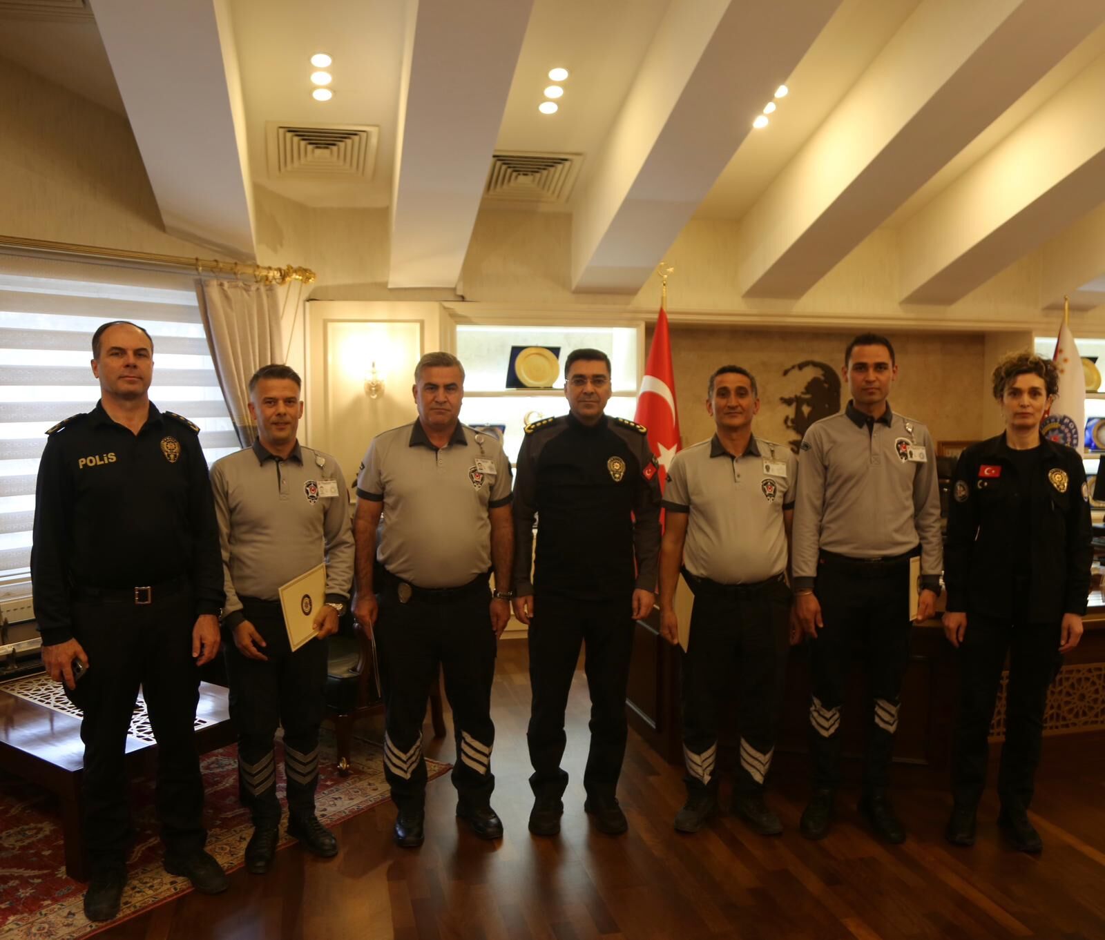 Müdür Aksoy, Başarili Güvenli̇k Personeli̇ni̇ Ödüllendi̇rdi̇ (2)