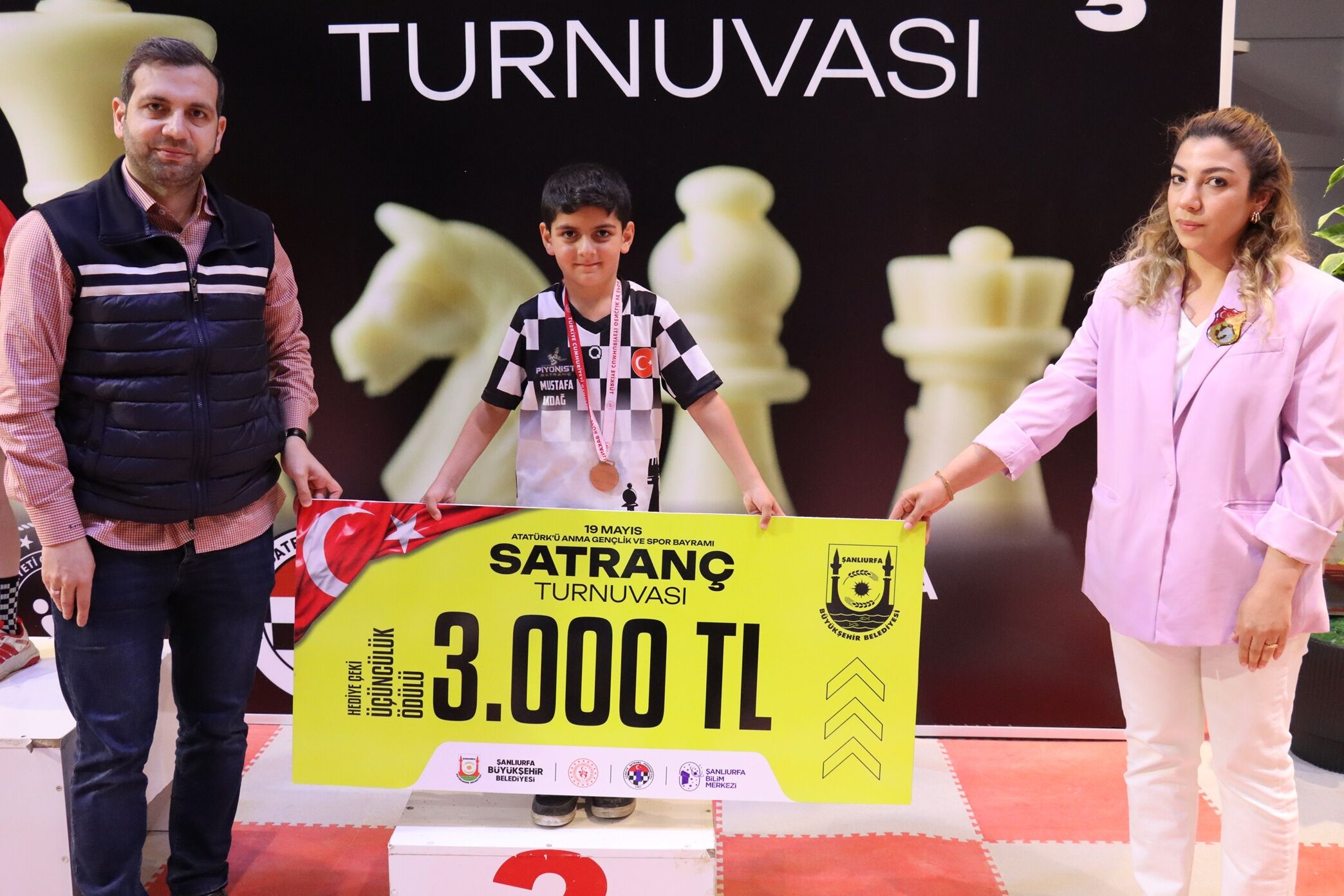 Şanliurfa’da Geleceği̇n Satranç Ustalari Ödüllendi̇ri̇ldi̇ (7)