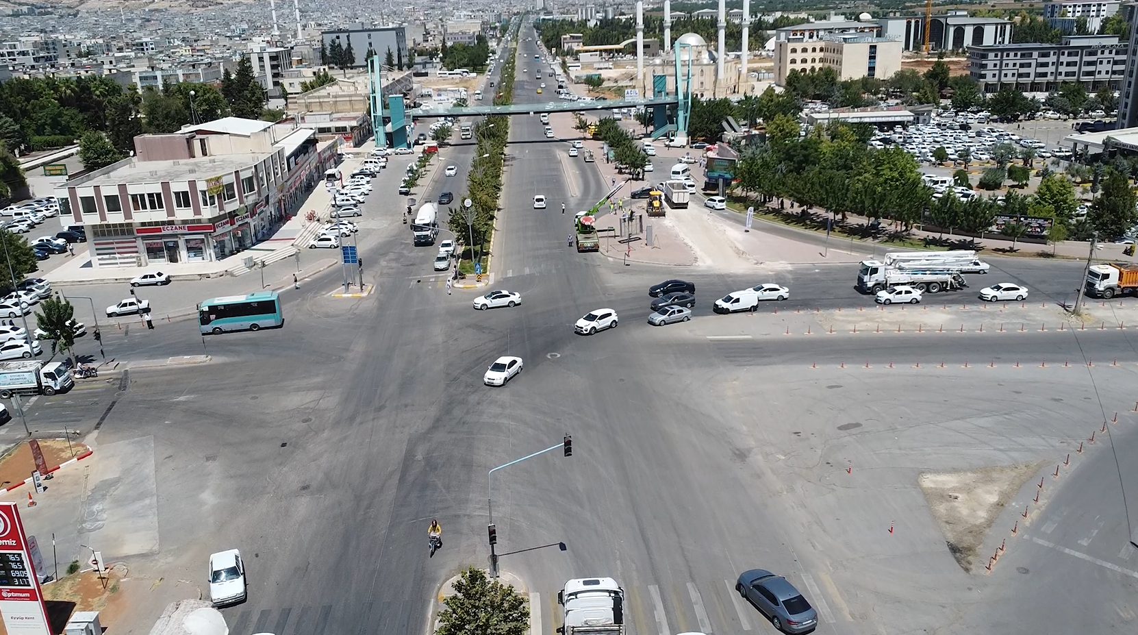 Büyükşehi̇r'i̇n Dev Ulaşim Projesi̇nde İlk Kazma Vuruldu (1)