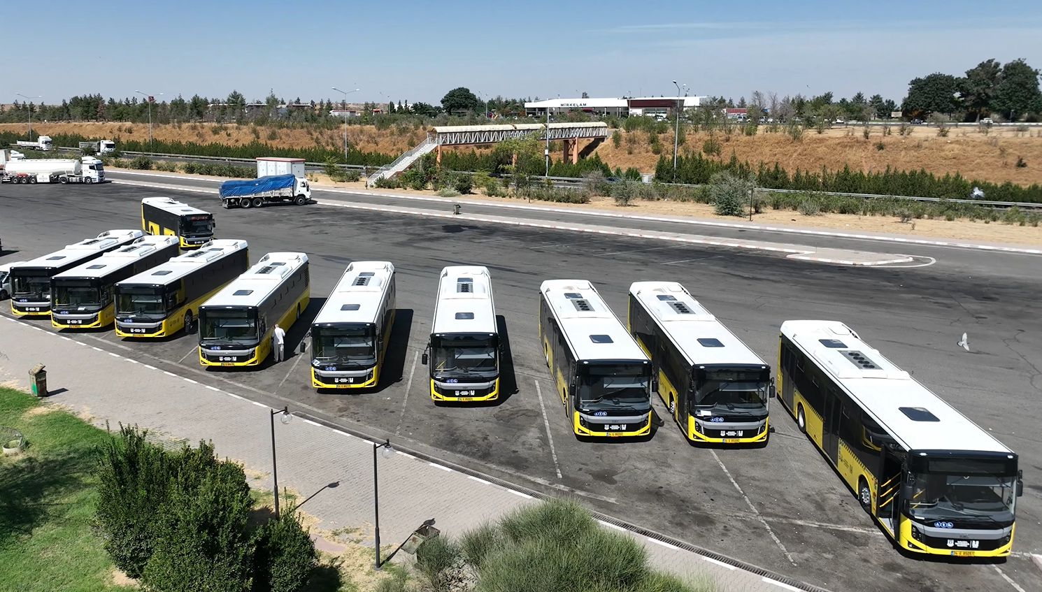 Büyükşehi̇r, Ulaşim Fi̇losunu 50 Otobüsle Büyütüyor (2)
