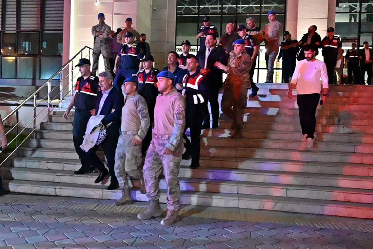 Eski AK Partili ve MHP'li başkanlar dahil 15 kişi tutuklandı