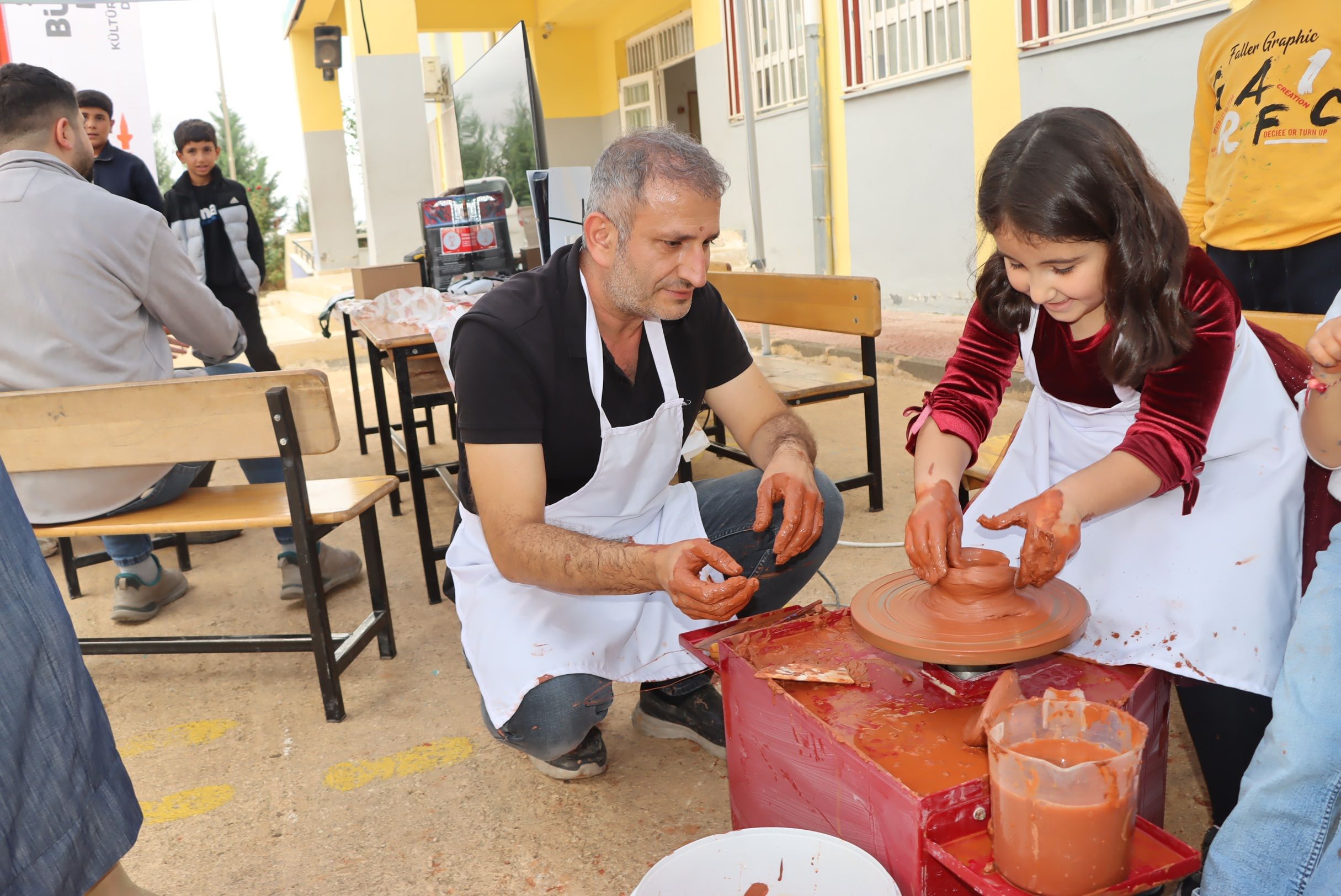 Büyükşehi̇r, Cumhuri̇yet Bayrami’nda Çocuklari Sanat Ve Teknoloji̇yle Buluşturdu (11)