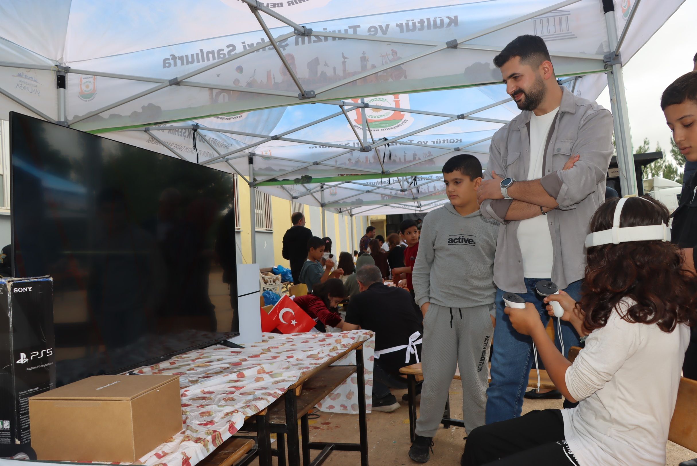 Büyükşehi̇r, Cumhuri̇yet Bayrami’nda Çocuklari Sanat Ve Teknoloji̇yle Buluşturdu (9)