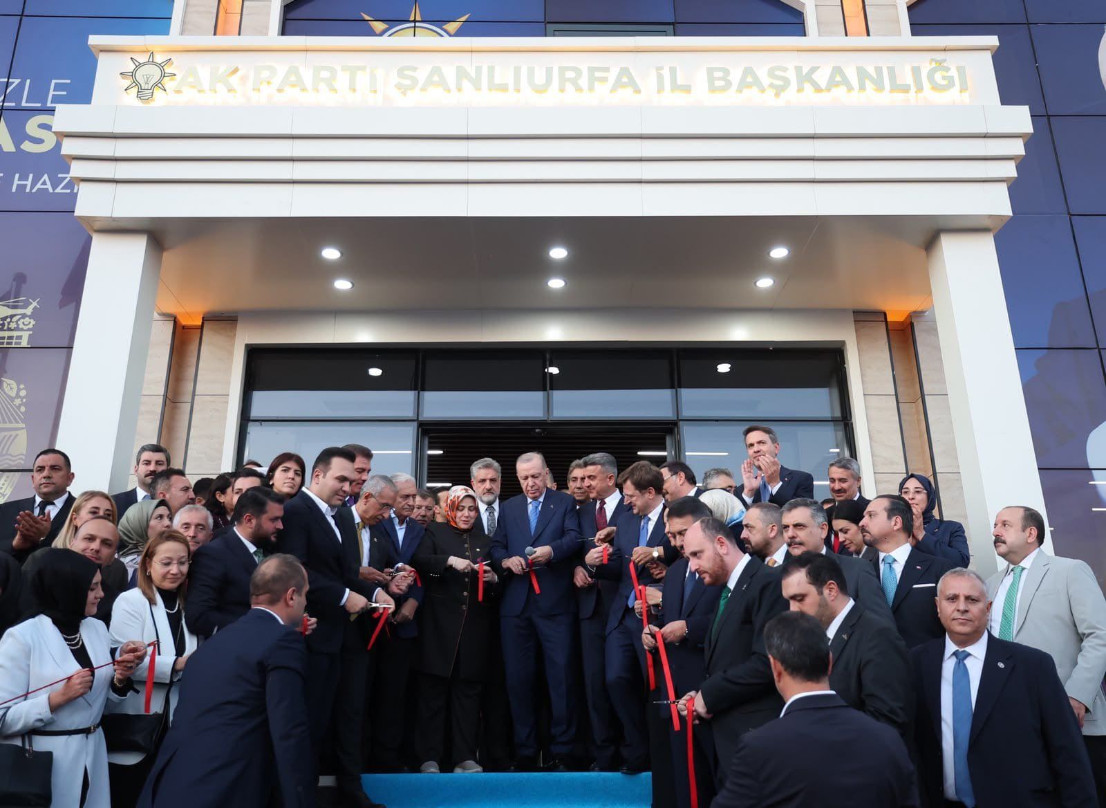Erdoğan Şanlıurfa’da partisinin yeni il binasını açtı